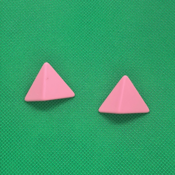 Minimalist:Simple  pink Triangle Stud Earrings - Picture 6 of 9
